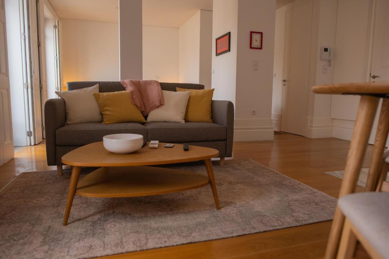 Spacious Studio W/ Balcony & Ac By Lovelystay Porto Exterior photo