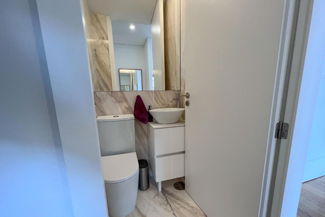 Spacious Studio W/ Balcony & Ac By Lovelystay Porto Exterior photo
